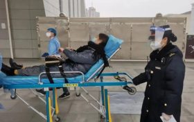 讓道！旅客突發(fā)疾病，高鐵臨時(shí)停車1分及時(shí)救助縮略圖