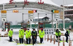 瑞雪降漢中，交警護平安縮略圖