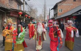 鑼鼓喧天東關(guān)里，喜氣洋洋中國年！縮略圖