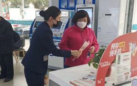 漢中移動營業(yè)廳開展“三八女神節(jié)”送驚喜活動縮略圖