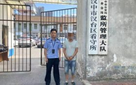 男子進(jìn)小區(qū)偷東西 被抓！縮略圖