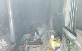 火災(zāi)無(wú)情人有情，民警滅火暖人心縮略圖