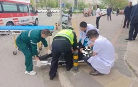 男子暈倒，漢臺(tái)交警及時(shí)救助縮略圖